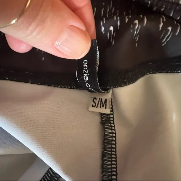 Onzie | Graphic Leggings - Picture 7 of 7